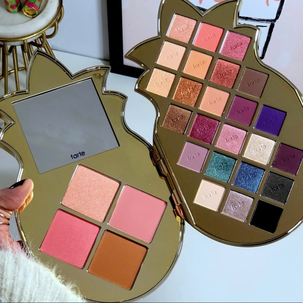 GORGEOUS TARTE EYESHADOW AND BLUSH PALLET
